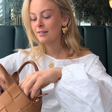 Halsband med prästkrage och soluppgång