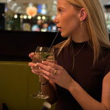 Titaniahalsband med hamrat månhänge