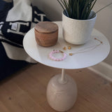 Saga små blomörhängen