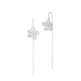 Saga små blomörhängen