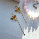 Saga små blomörhängen