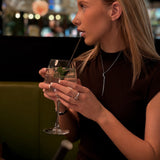 Titaniahalsband med hamrat månhänge